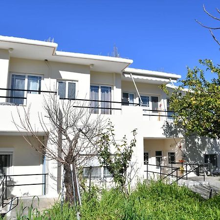 Iskas Apartments เอียลิซอส ภายนอก รูปภาพ