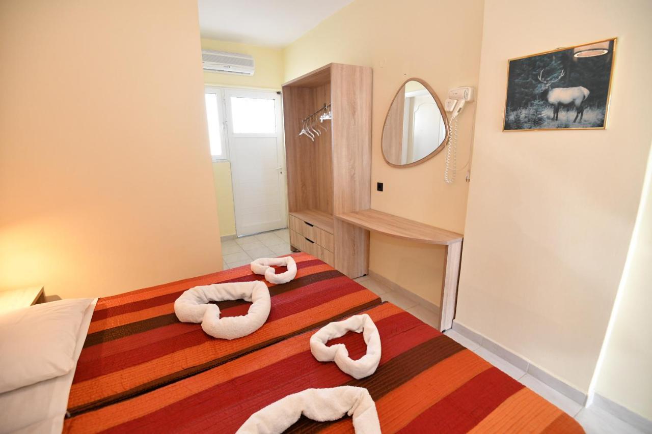 Iskas Apartments เอียลิซอส ภายนอก รูปภาพ