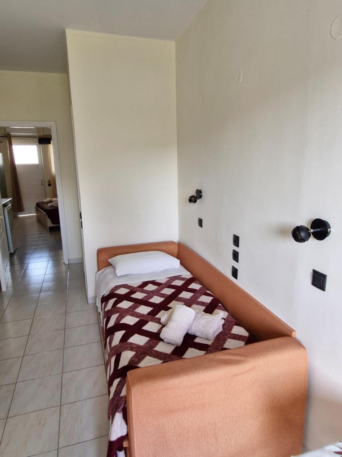 Iskas Apartments เอียลิซอส ภายนอก รูปภาพ