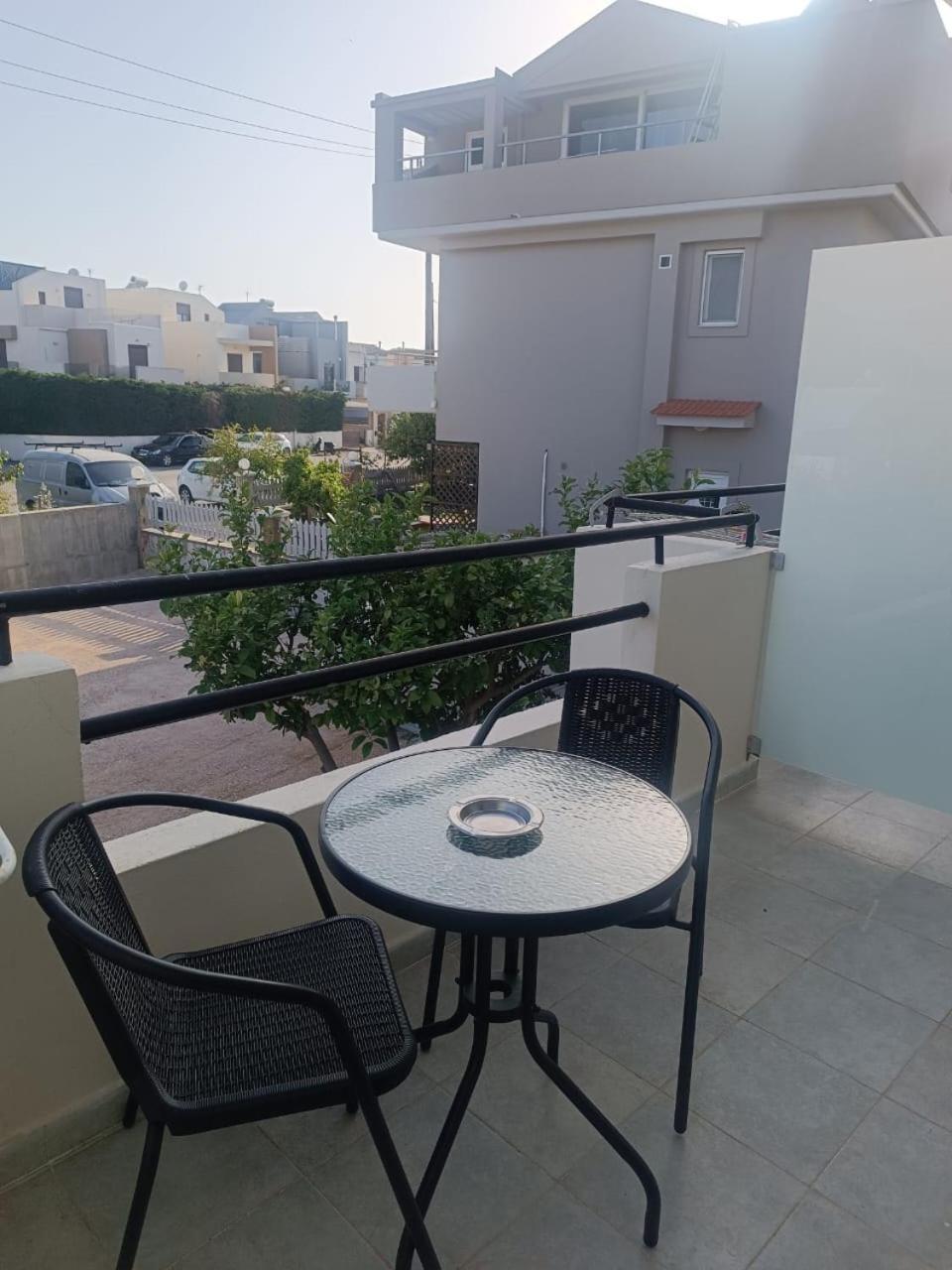 Iskas Apartments เอียลิซอส ภายนอก รูปภาพ